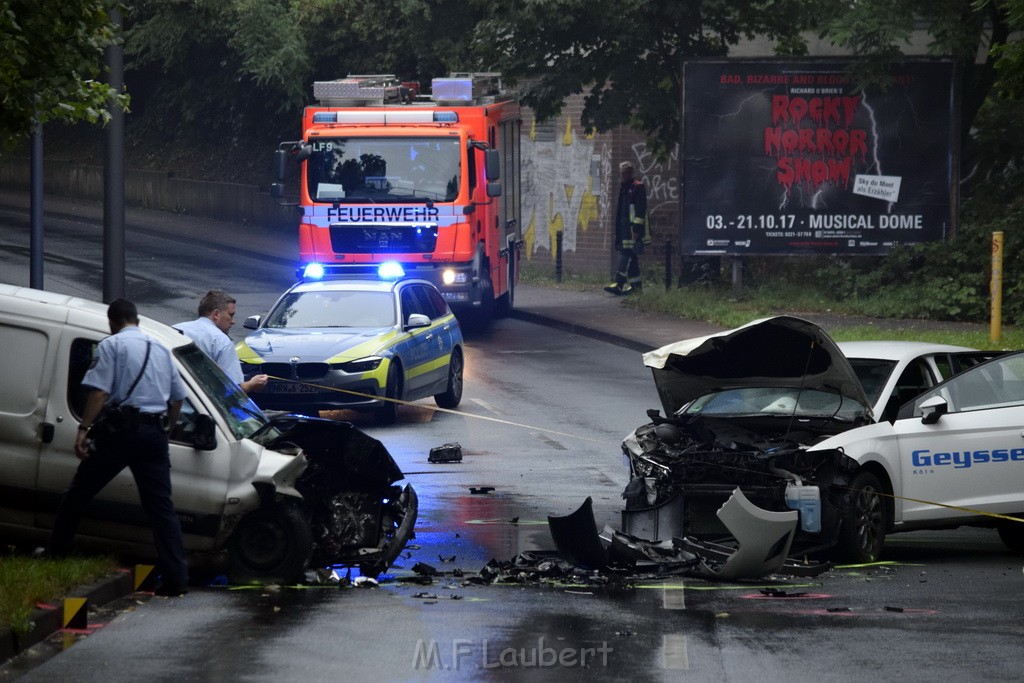 VU Frontal Koeln Hoehenhaus Berlinerstr vor Leuchterstr P16.JPG - Miklos Laubert